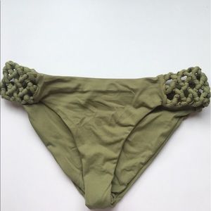 Frankie’s green bottoms